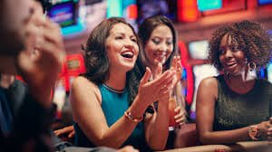 Studio kasino langsung Microgaming dengan dealer profesional dan streaming multi-kamera di asiaqq